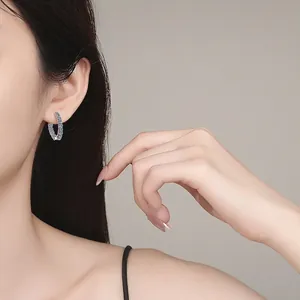 Créoles classiques en argent sterling S925 serties de pierres moissanite étincelantes