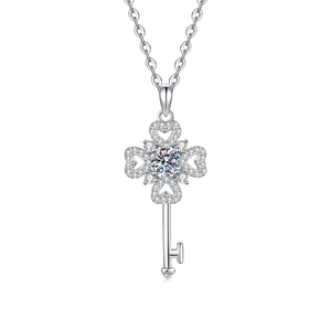 S925 sterling silver four-leaf clover key pendant necklace with sparkling moissanite stones