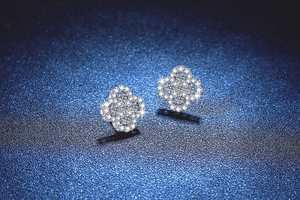 Detailed view of S925 sterling silver four-leaf clover earrings with sparkling moissanite