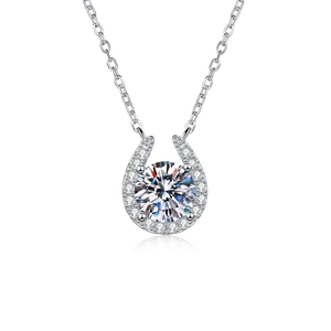 U-shaped horseshoe S925 silver necklace with 2ct moissanite center stone on white background