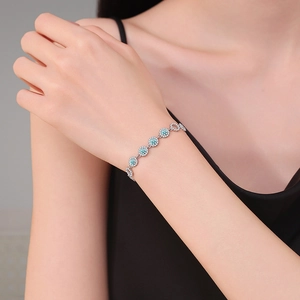 Bracelet élégant en argent sterling S925 avec breloques halo en moissanite bleu clair