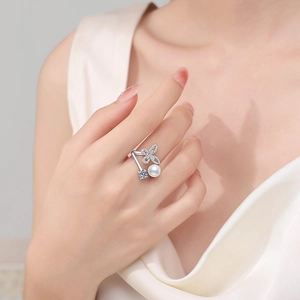 Bague papillon en argent S925 avec moissanite, perle blanche et cristaux brillants