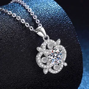 Luxurious S925 sterling silver four-leaf clover necklace with 1-carat moissanite pendant