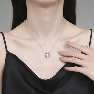 Elegante S925 Silberhalskette mit rosa Herzsteinen und Moissanit-Tanzstein-Anhänger