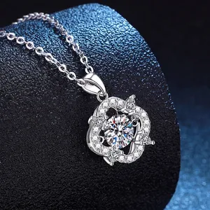 Élégant collier trèfle en argent sterling S925 avec pendentif en moissanite étincelante