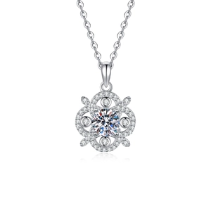 Luxurious S925 sterling silver four-leaf clover necklace with 1 carat moissanite diamond