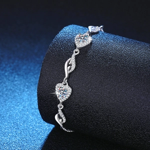 Elegant S925 sterling silver heart bracelet with sparkling moissanite and leaf accents