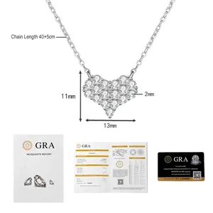 Collana cuore moissanite con catena argento S925 e certificati GRA in vista dettagliata