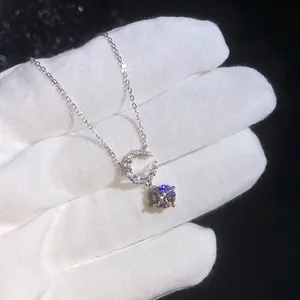 Élégant collier croissant de lune en argent sterling S925 avec pierres moissanites brillantes