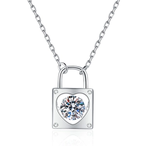 Collier en argent S925 avec pendentif serrure cœur et moissanite dansante étincelante