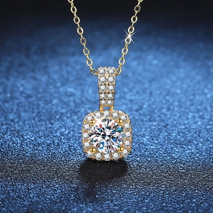Collana Moissanite in Argento Sterling 925 Placcata Oro con Ciondolo Halo Quadrato Gioielli di Lusso per Donna Regalo di Fidanzamento
