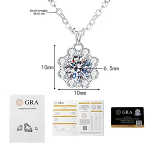Vue détaillée du pendentif tournesol en moissanite avec chaîne S925 et certificat GRA