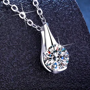 Collana in argento S925 con ciondolo in moissanite a goccia e sottile catena a O