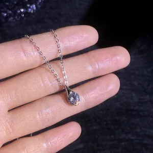 Elegante collana in argento S925 moissanite con ciondolo a forma di boccetta di profumo