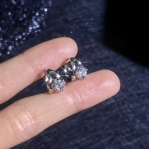 Elegante S925 Sterling Silber Moissanit Ohrstecker mit stilvoller V-Krallenfassung