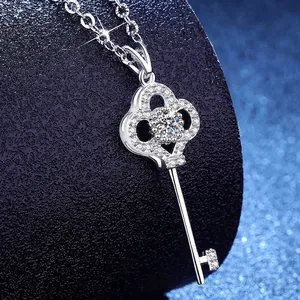 Collier pendentif Twilight Key en argent sterling S925 Moissanite avec détails brillants