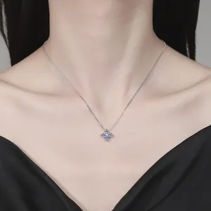 S925 sterling silver four-leaf clover pendant necklace with sparkling D color moissanite