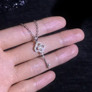 Collier pendentif clé crépuscule en argent sterling S925 avec pierres de moissanite