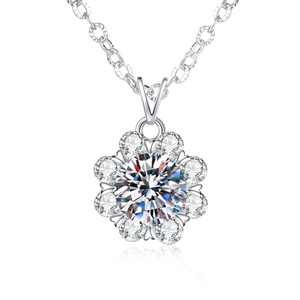 Collier flocon de neige en argent sterling S925 avec pendentif en moissanite brillant et pur