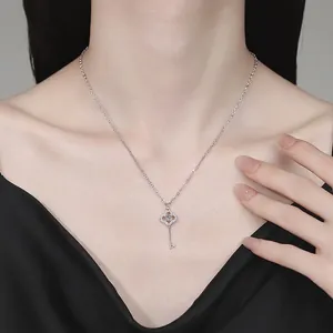 Collier clé Twilight en argent sterling S925 avec moissanite et diamants brillants