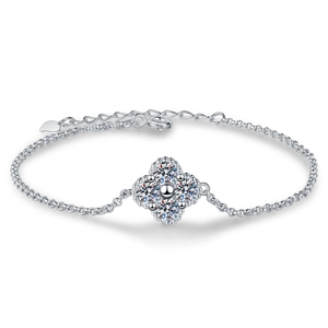 925 sterling silver clover bracelet with brilliant moissanite stones and O-chain links