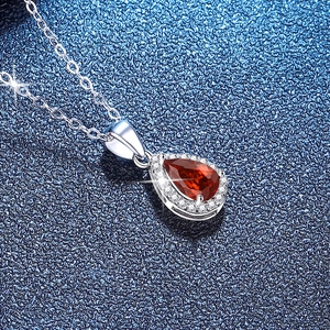Collier avec pendentif rubis taille poire en argent sterling S925 et halo de diamants