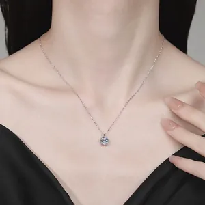 Collier classique en argent sterling S925 avec pendentif moissanite à quatre griffes