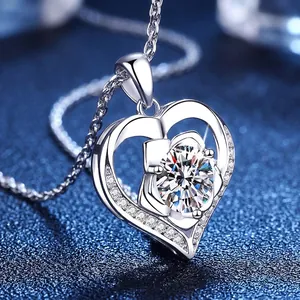 Collier avec pendentif cœur en argent S925 et pierre principale en moissanite 1 carat