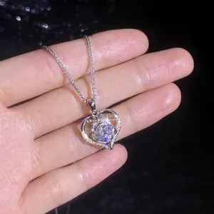 Collier cœur romantique en argent massif S925 avec une moissanite de 1 carat couleur D