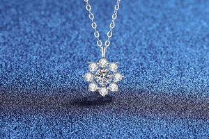 Close-up of S925 sterling silver snowflake pendant necklace with moissanite stones