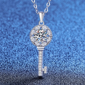 925 Sterling Silver Moissanite Key Pendant Necklace For Women Classic Star Key Design Luxurious Jewelry Gift