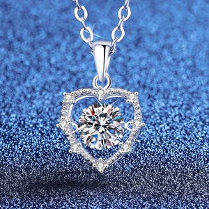 S925 Sterling Silver Heart Pendant Necklace Moissanite Dancing Heart Charm Necklace For Women Silver Luxury Jewelry Gift