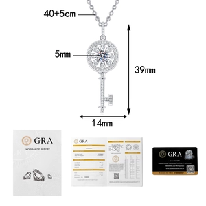 Vue macro du pendentif clé fleur en moissanite S925 avec certificat GRA et coffret