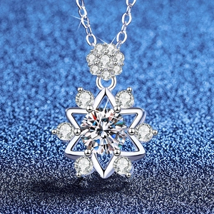925 Sterling Silver Moissanite Snowflake Pendant Necklace Romantic Star Design Sparkle Chain Jewelry Gift For Women