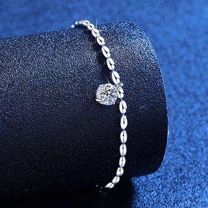 Minimalist S925 sterling silver rice bead bracelet with round moissanite on black stand