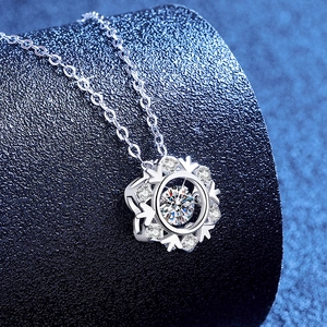 Elegant S925 sterling silver snowflake pendant necklace with dancing moissanite center stone
