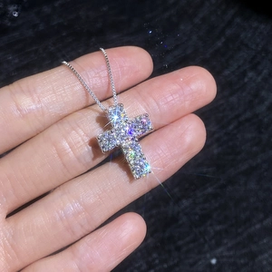 Collana a croce in moissanite da 3 carati in argento S925 con catena a maglie brillanti