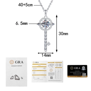 Détail du pendentif clé en argent S925 avec moissanite 1ct et certificat GRA