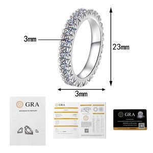 Détail montrant la largeur de 3mm et le certificat GRA moissanite pour la bague en argent