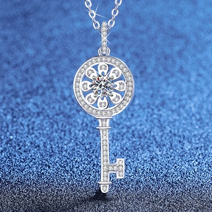 Collier avec pendentif clé en argent sterling S925 et moissanite avec motif tournesol