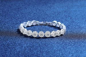 Detailed close-up of Moissanite sunflower bracelet links in S925 sterling silver