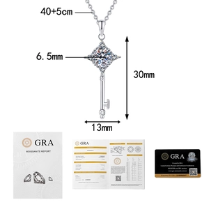 Ciondolo chiave a stella in argento S925 con certificato GRA e moissanite da 1 carato in dettaglio