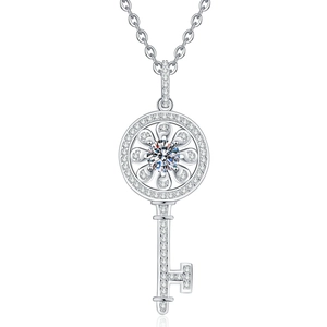 Collier pendentif clé tournesol en argent S925 avec détails pavés en moissanite