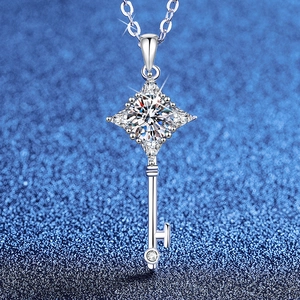 Collana con Ciondolo a Chiave in Argento Sterling 925 Moissanite per Donna Motivo a Stella Regolabile D Colore VVS1 Gioielli