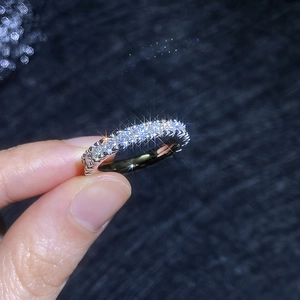 Bague éternité de luxe en argent 925 avec moissanite complète et pierres brillantes