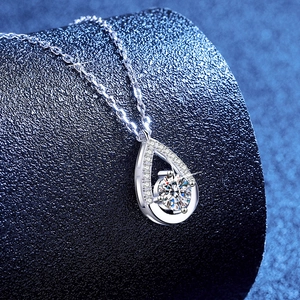 Élégant collier en argent sterling S925 avec pendentif goutte et pierre de moissanite