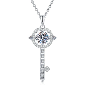 Pendentif clé élégant en argent sterling S925 avec une pierre de moissanite de 1 carat