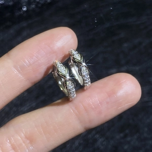 Boucles d'oreilles créoles en argent 925 avec moissanite et motif infini croisé