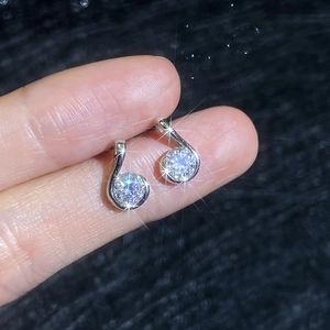 Elegant S925 sterling silver musical note moissanite stud earrings with brilliant fire