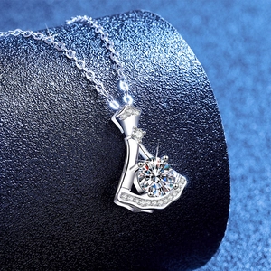 Elegant silver fan-shaped necklace with 1ct moissanite pendant and pavé small diamonds